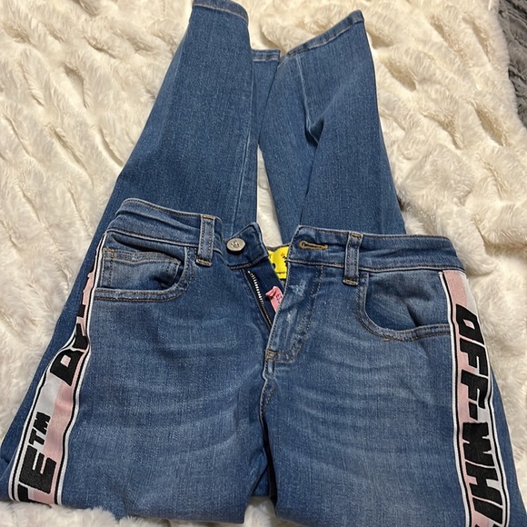 Off-White Apparel - Picture 3 of 9